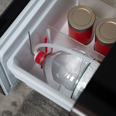 Refrigerateur moderne mini-intelligent avec recharge sans fil
