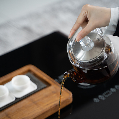 Table à café moderne avec réfrigérateur de 135 litres et réfrigérateur à double porte