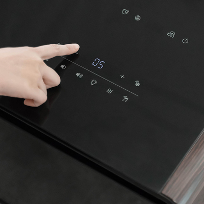 Table à café dédiée aux fêtes 2024 avec réfrigérateur intelligent et recharge sans fil