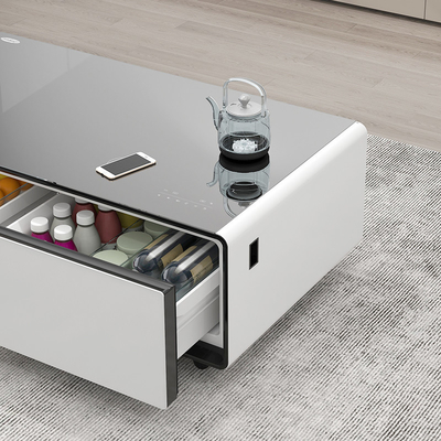 Un réfrigérateur à deux portes de 135L avec une mini-bar contrôlée par une application pour un refroidissement silencieux à la maison